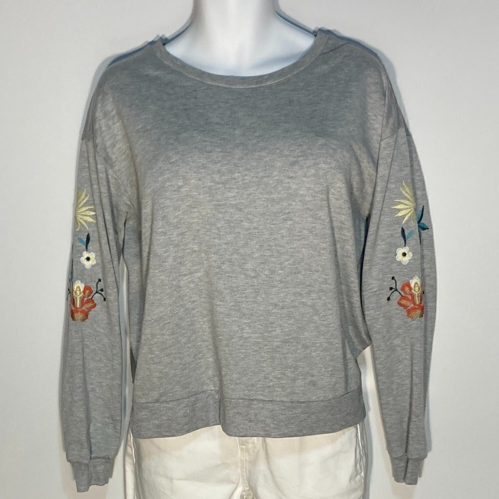 Coverstitched SZ S Gray sweatshirt with embroidered details on sleeves